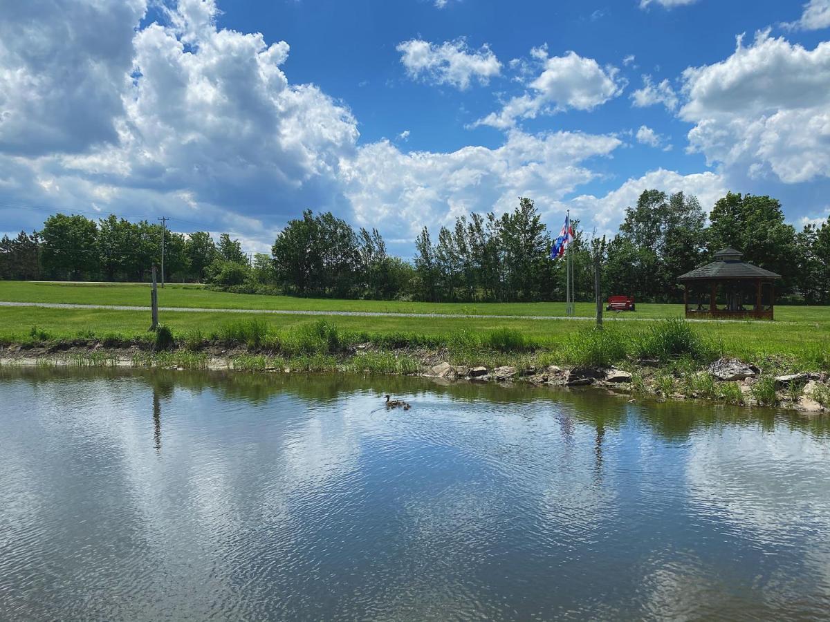 Domaine Steinbach Cidrerie B&B Distillerie St-Pierre-de-l'Île-d'Orléans Εξωτερικό φωτογραφία